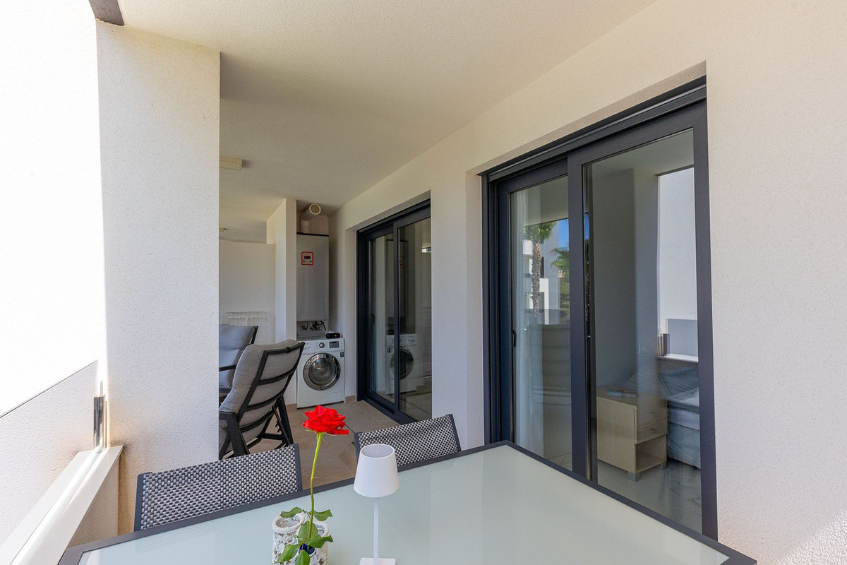Se vende Apartamento Planta Media de 2 dormitorios en Costa Blanca, Alicante, España