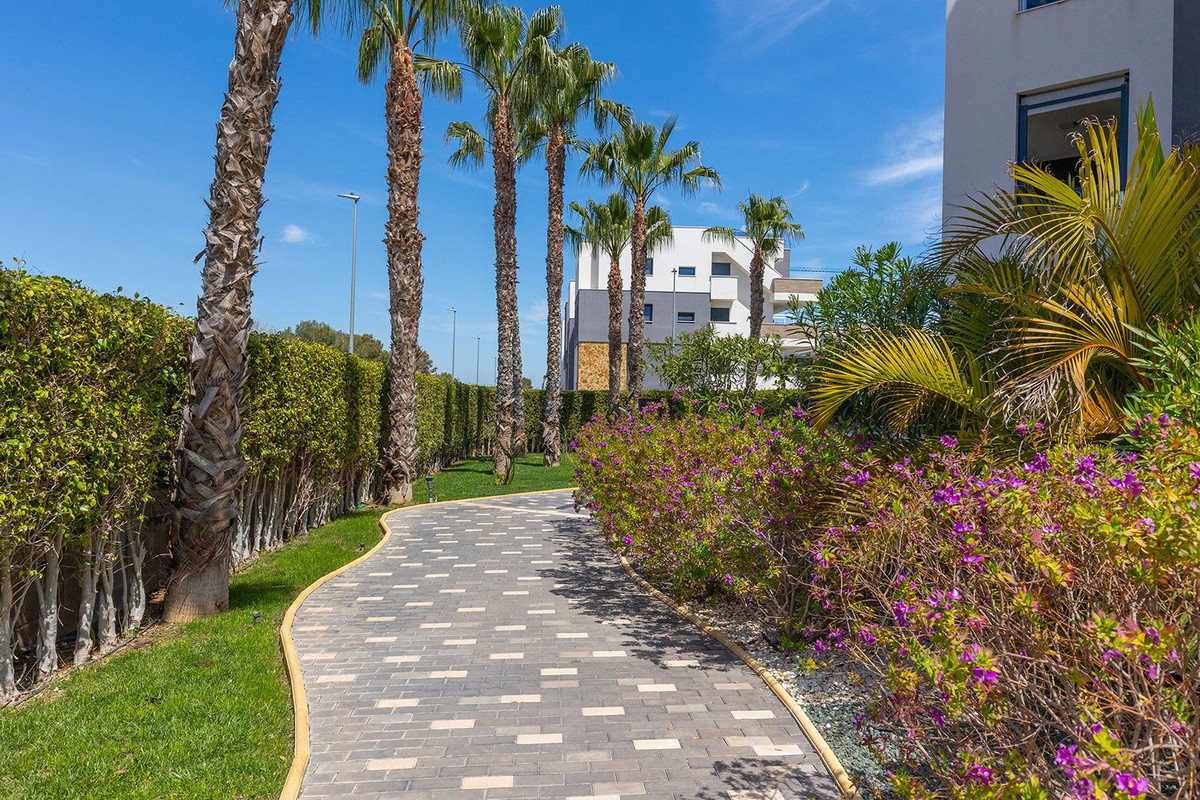 Se vende Apartamento Planta Media de 2 dormitorios en Costa Blanca, Alicante, España
