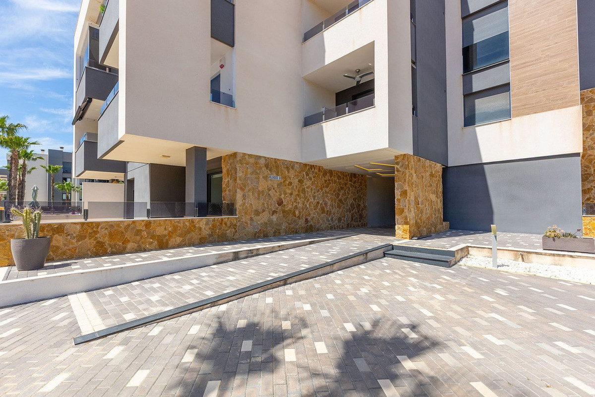 Se vende Apartamento Planta Media de 2 dormitorios en Costa Blanca, Alicante, España
