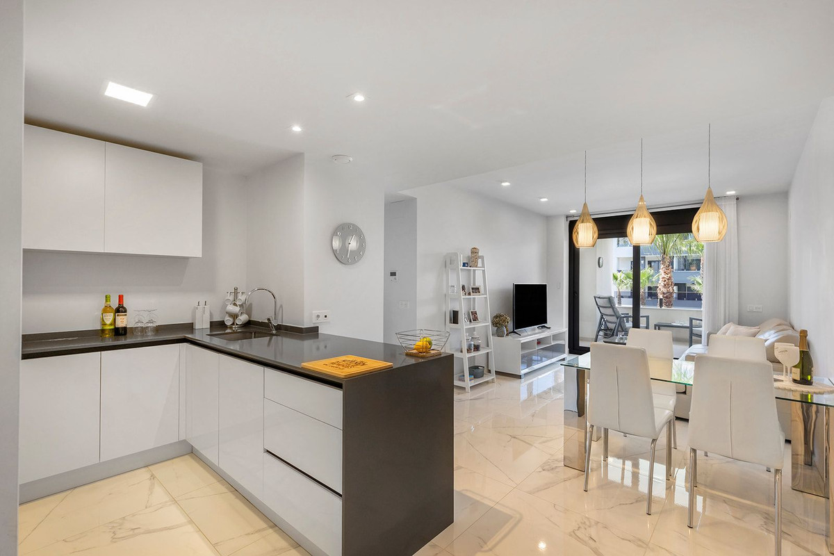 Se vende Apartamento Planta Media de 2 dormitorios en Costa Blanca, Alicante, España