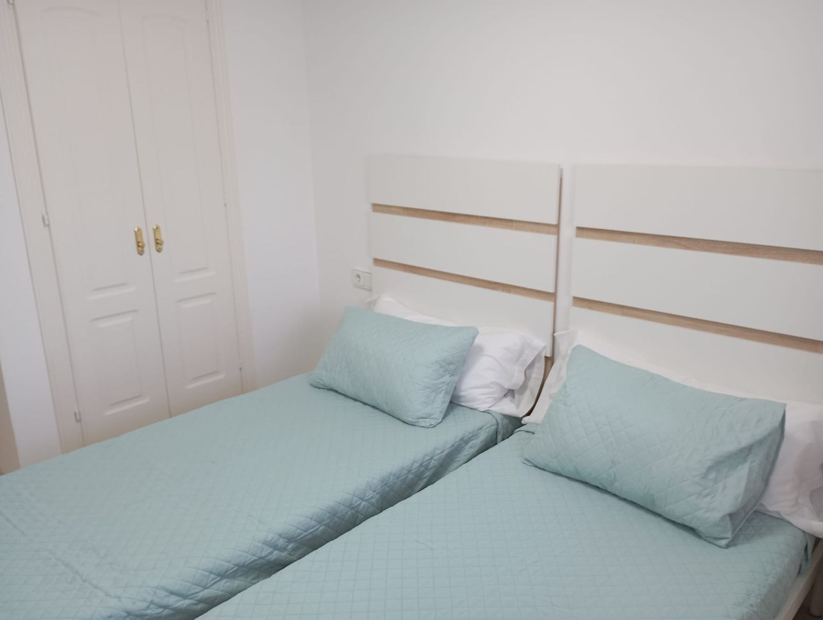 2 Bed Apartment for sale in La Duquesa Costa Del Sol, Málaga, Spain