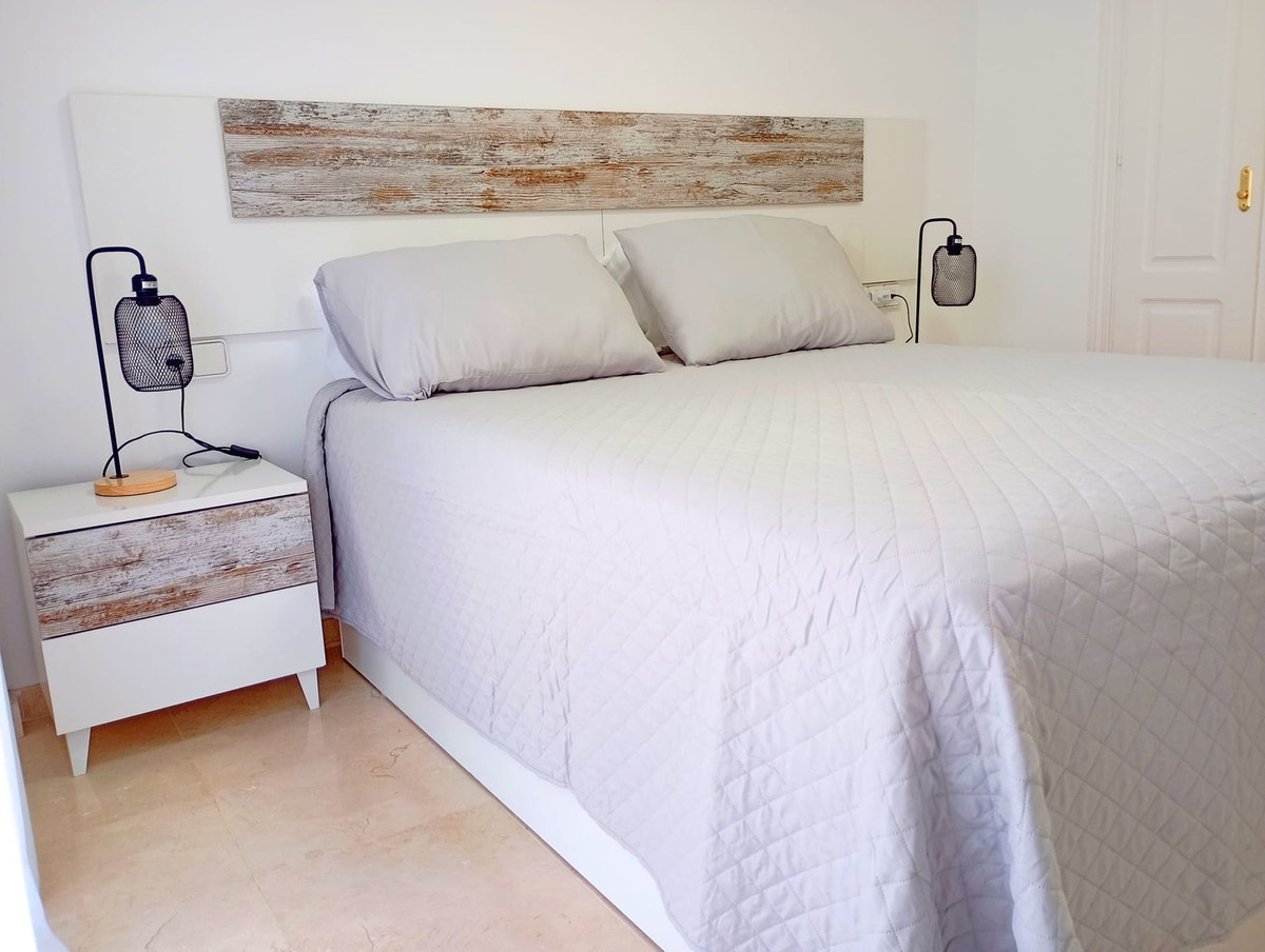 2 Bed Apartment for sale in La Duquesa Costa Del Sol, Málaga, Spain