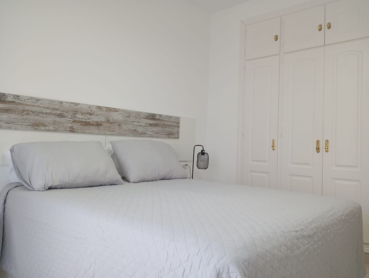 2 Bed Apartment for sale in La Duquesa Costa Del Sol, Málaga, Spain