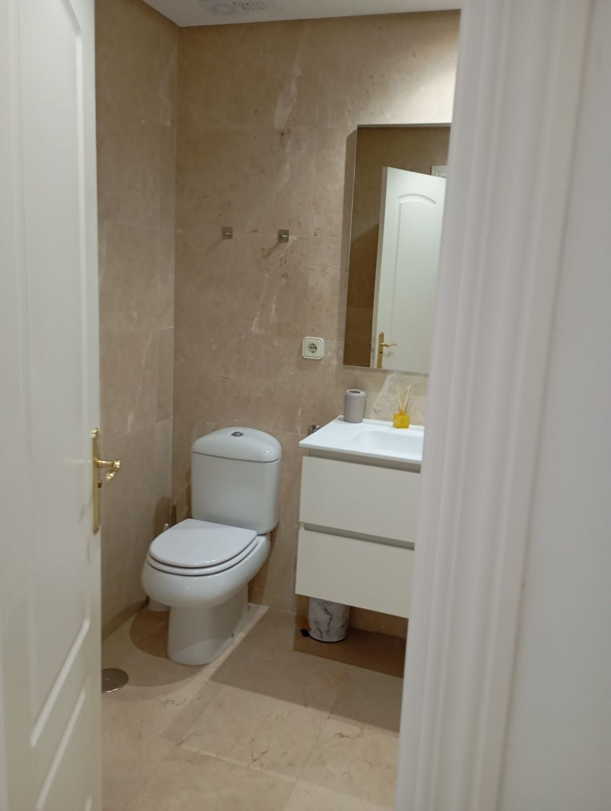2 Bed Apartment for sale in La Duquesa Costa Del Sol, Málaga, Spain