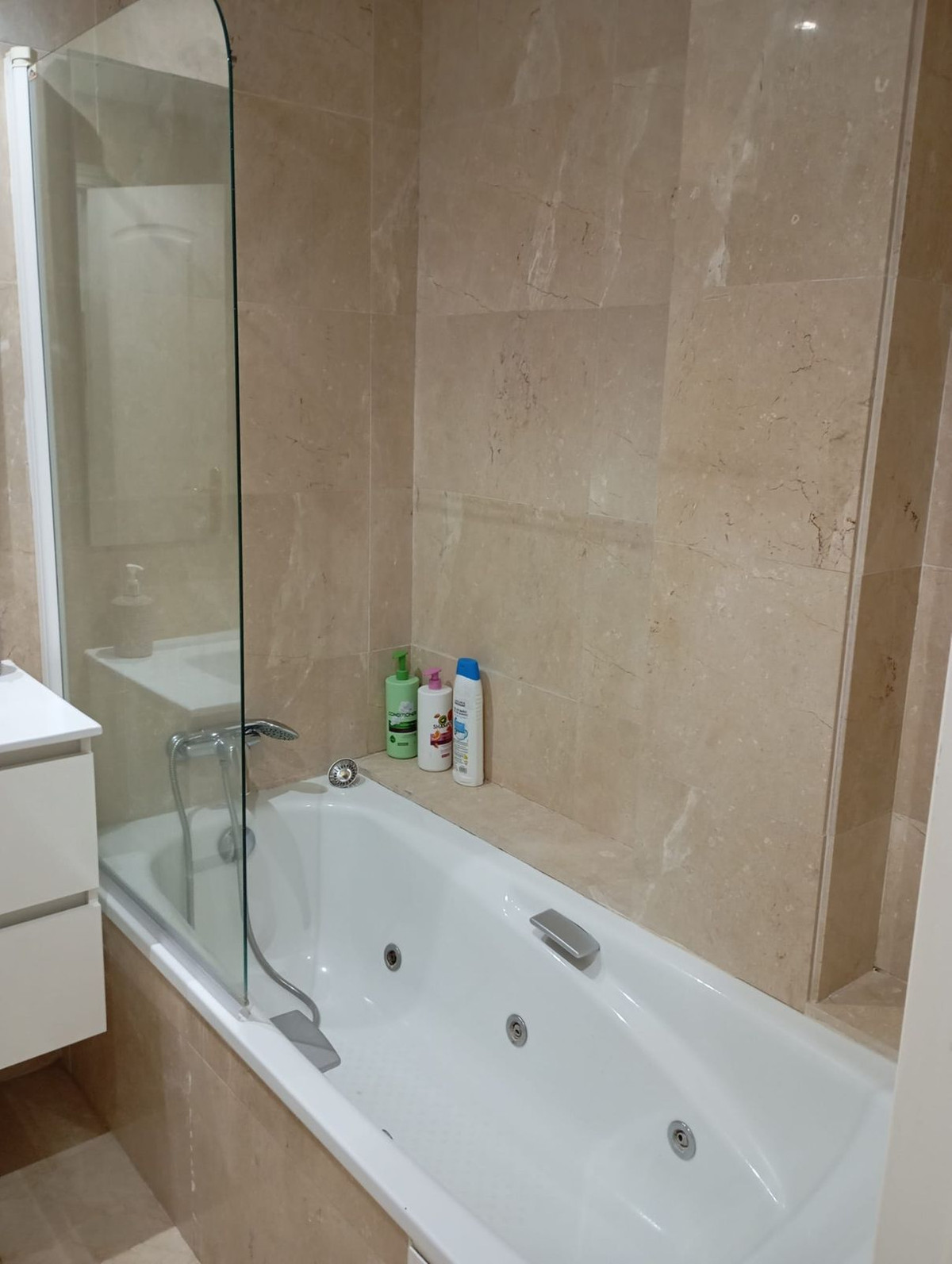 2 Bed Apartment for sale in La Duquesa Costa Del Sol, Málaga, Spain