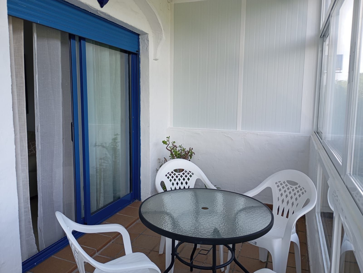 2 Bed Apartment for sale in La Duquesa Costa Del Sol, Málaga, Spain
