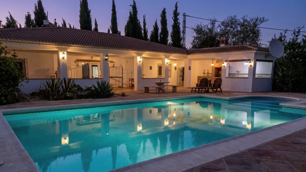 Se vende Finca - Cortijo de 3 dormitorios en Costa Del Sol, Málaga, España