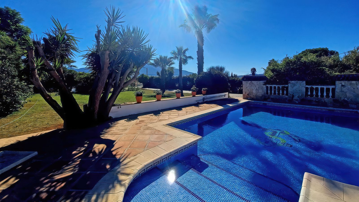 Se vende Finca - Cortijo de 3 dormitorios en Costa Del Sol, Málaga, España