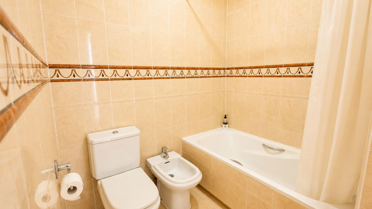 Se vende Estudio Planta Media de 2 dormitorios en Costa Del Sol, Málaga, España