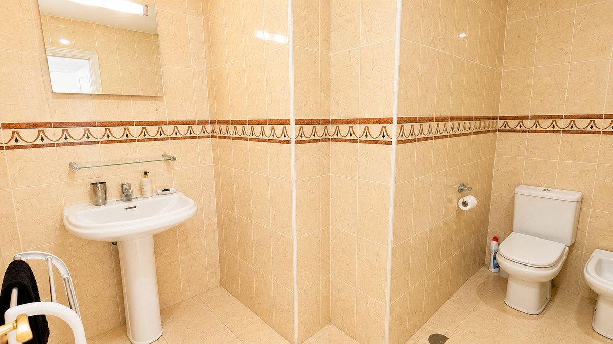Se vende Estudio Planta Media de 2 dormitorios en Costa Del Sol, Málaga, España
