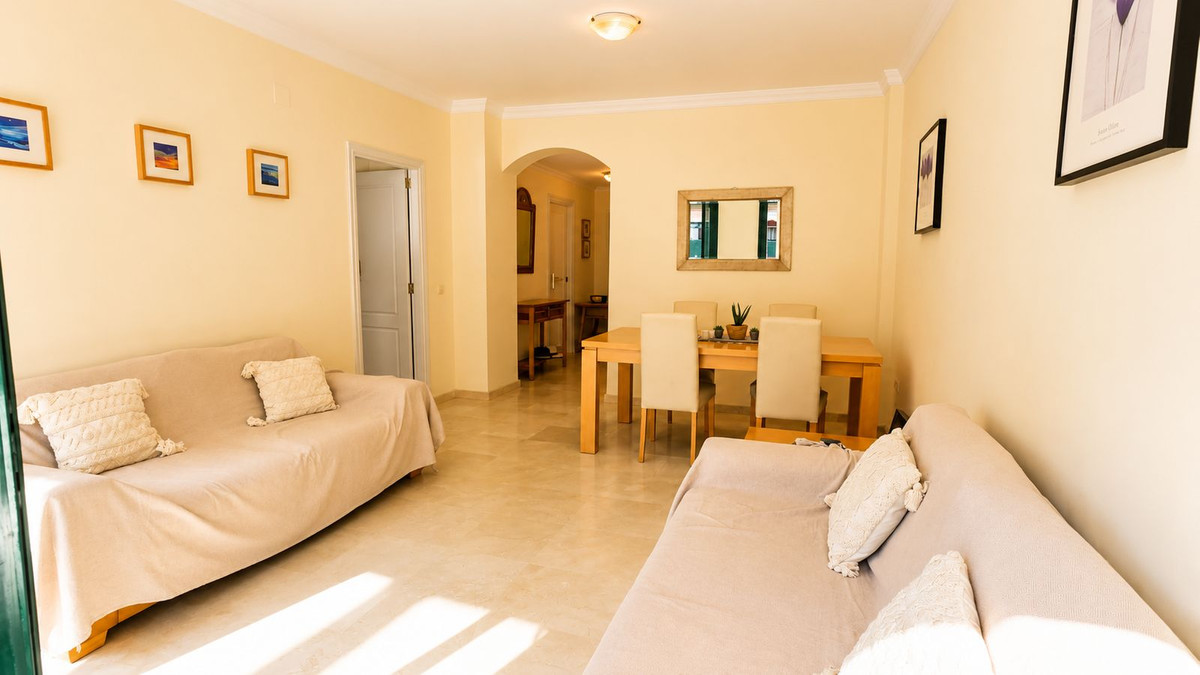 Se vende Estudio Planta Media de 2 dormitorios en Costa Del Sol, Málaga, España