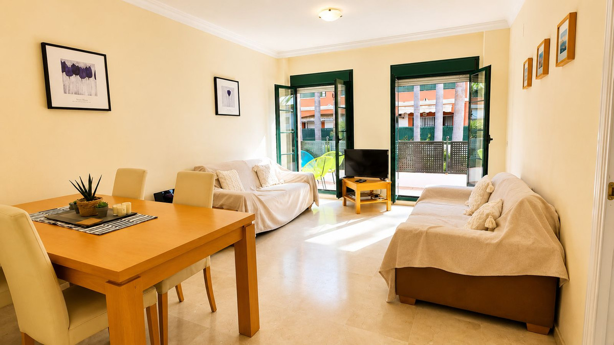 Se vende Estudio Planta Media de 2 dormitorios en Costa Del Sol, Málaga, España