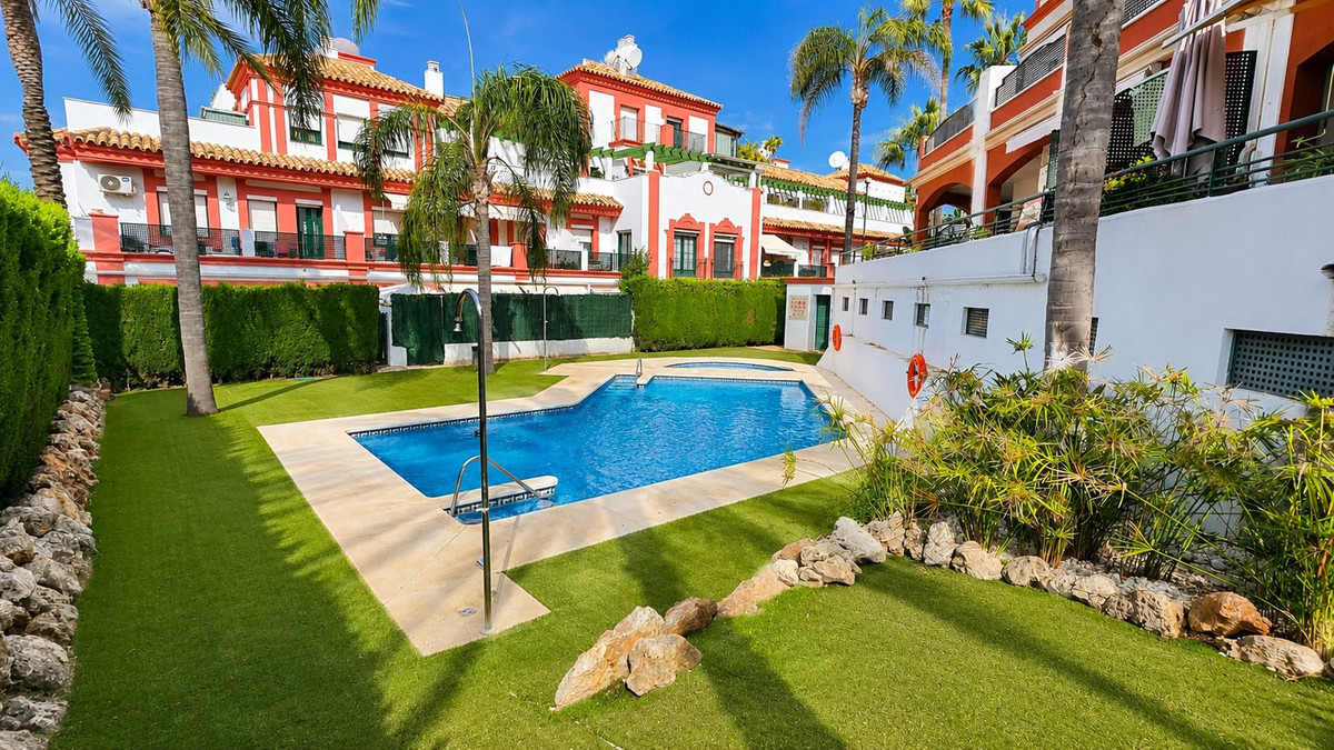 Se vende Estudio Planta Media de 2 dormitorios en Costa Del Sol, Málaga, España