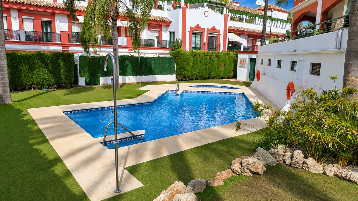 Se vende Estudio Planta Media de 2 dormitorios en Costa Del Sol, Málaga, España