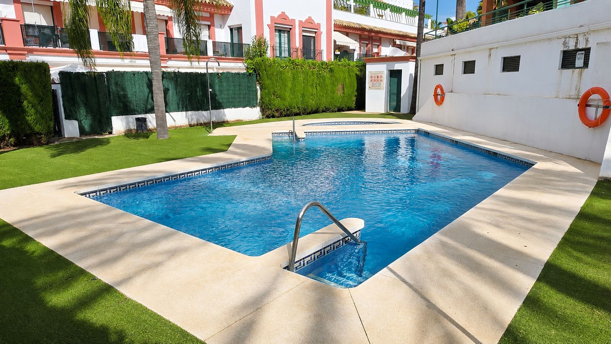 Se vende Estudio Planta Media de 2 dormitorios en Costa Del Sol, Málaga, España