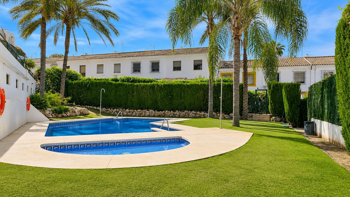 Se vende Estudio Planta Media de 2 dormitorios en Costa Del Sol, Málaga, España