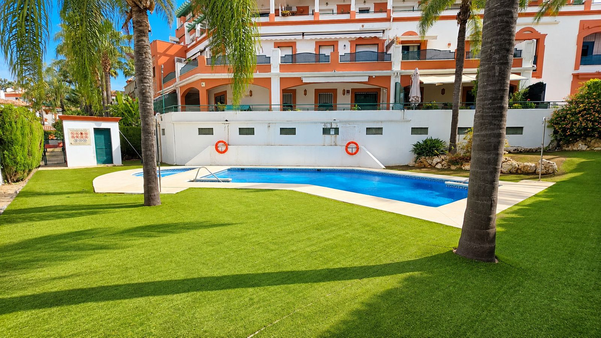 Se vende Estudio Planta Media de 2 dormitorios en Costa Del Sol, Málaga, España