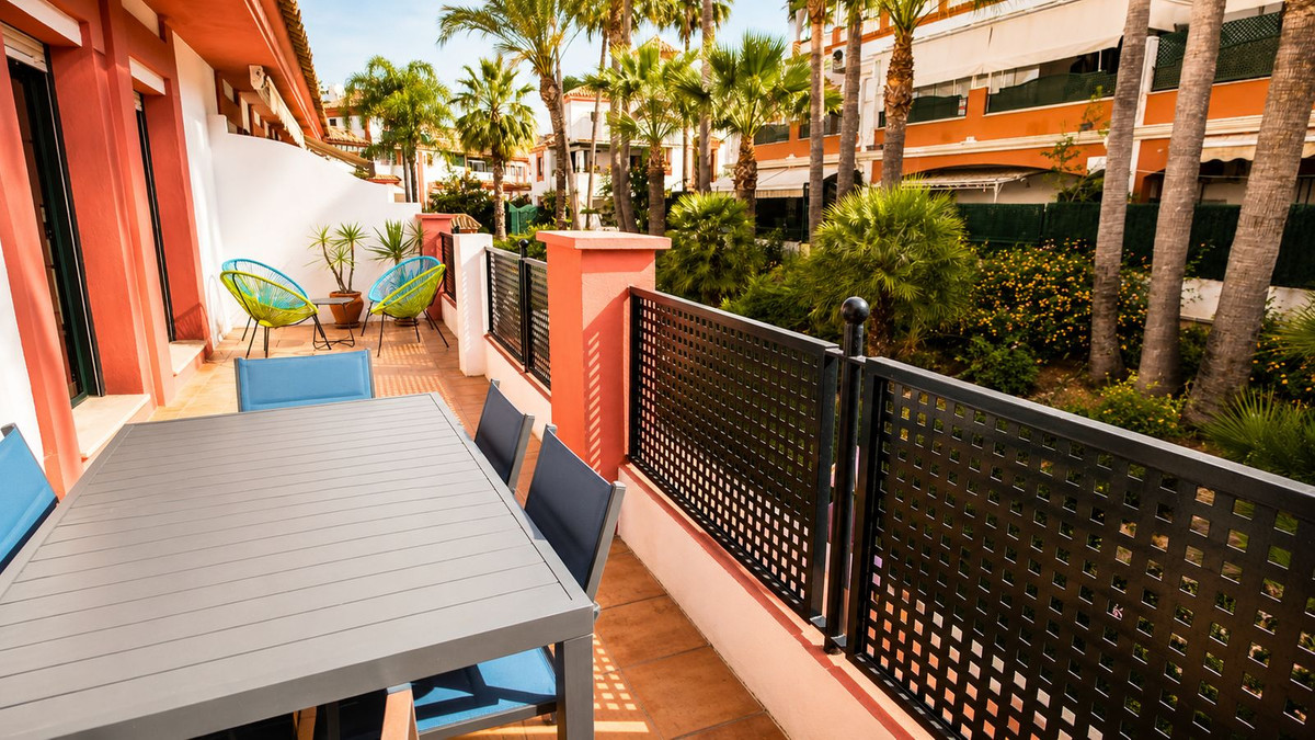 Se vende Estudio Planta Media de 2 dormitorios en Costa Del Sol, Málaga, España