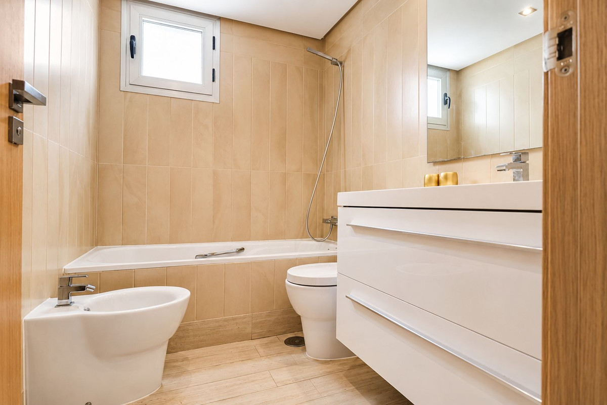 3 Bed Apartment for sale in San Pedro De Alcántara Costa Del Sol, Málaga, Spain