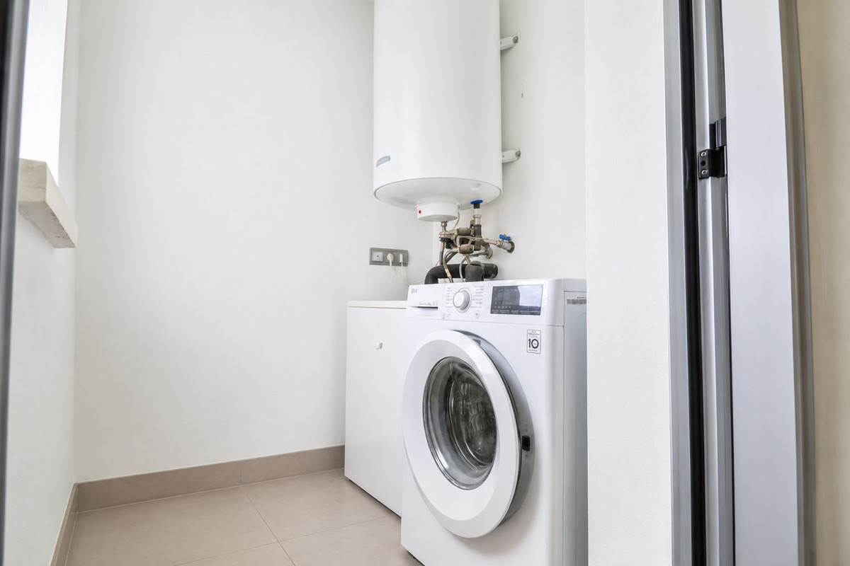 3 Bed Apartment for sale in San Pedro De Alcántara Costa Del Sol, Málaga, Spain