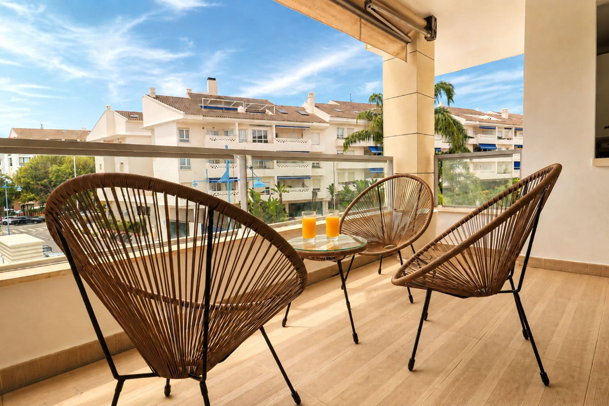 3 Bed Apartment for sale in San Pedro De Alcántara Costa Del Sol, Málaga, Spain