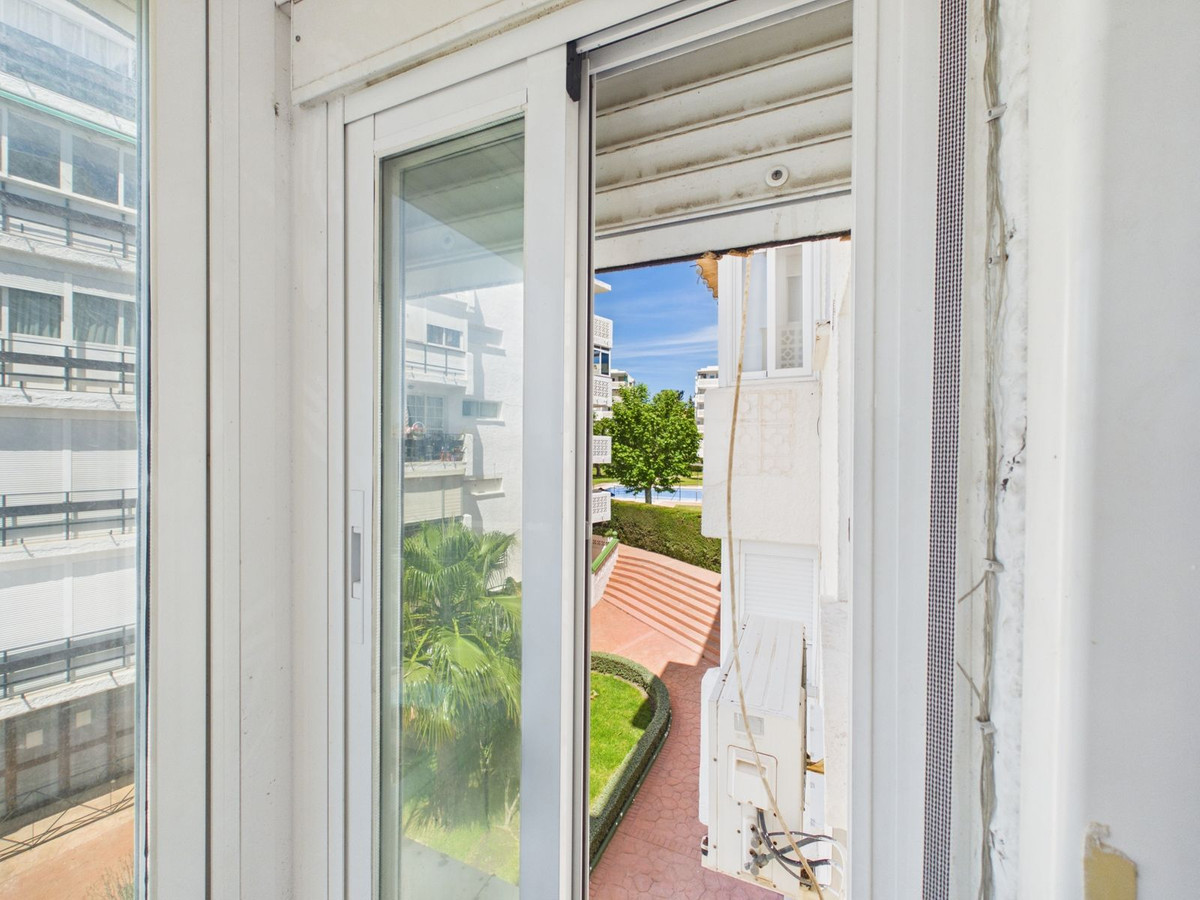 Se vende Apartamento Planta Media de 3 dormitorios en Costa Del Sol, Málaga, España
