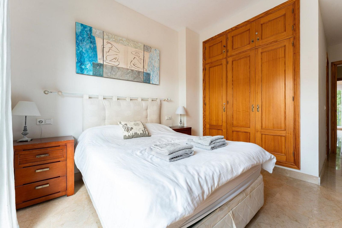 Se vende Apartamento Planta Media de 2 dormitorios en Costa Del Sol, Málaga, España