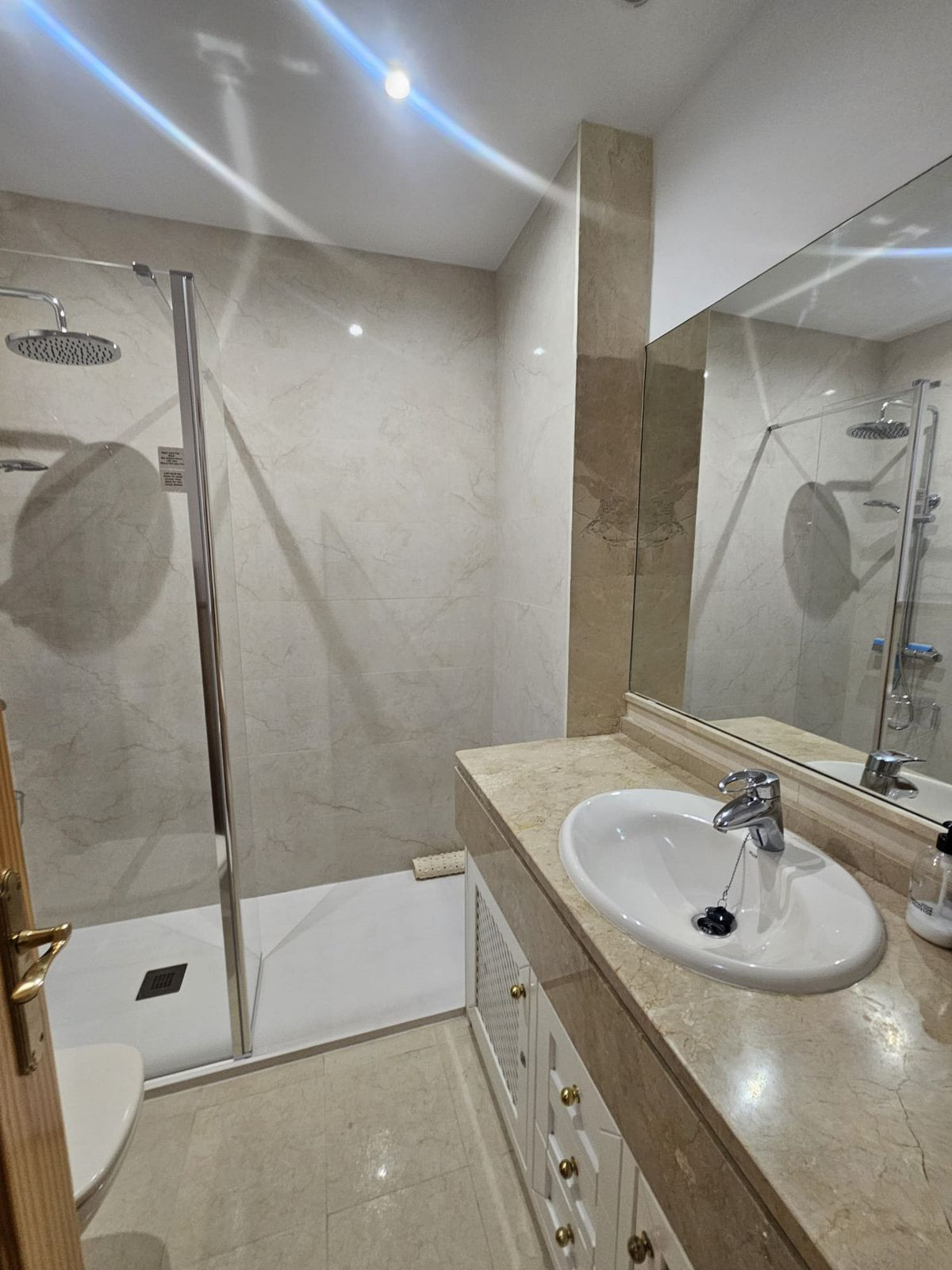 Se vende Apartamento Planta Media de 2 dormitorios en Costa Del Sol, Málaga, España