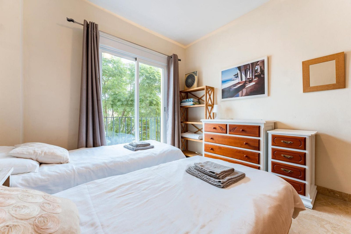 Se vende Apartamento Planta Media de 2 dormitorios en Costa Del Sol, Málaga, España
