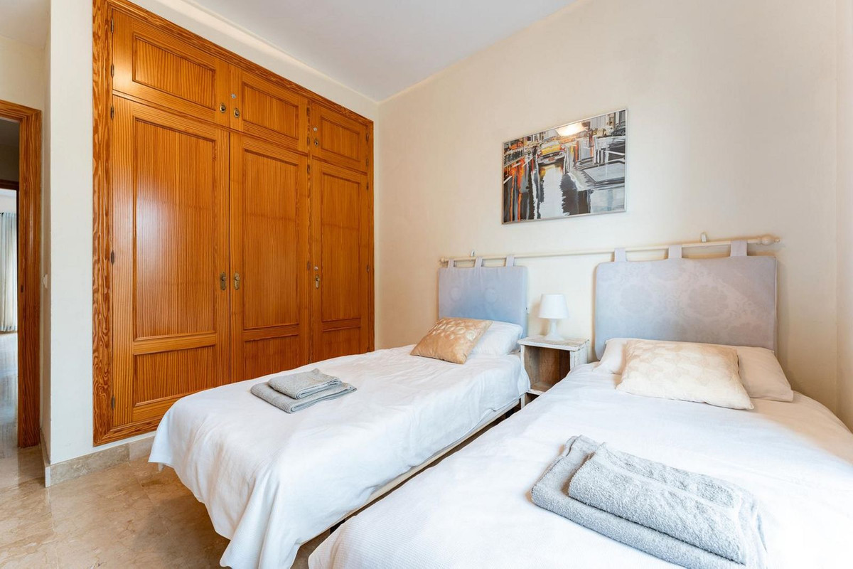 Se vende Apartamento Planta Media de 2 dormitorios en Costa Del Sol, Málaga, España