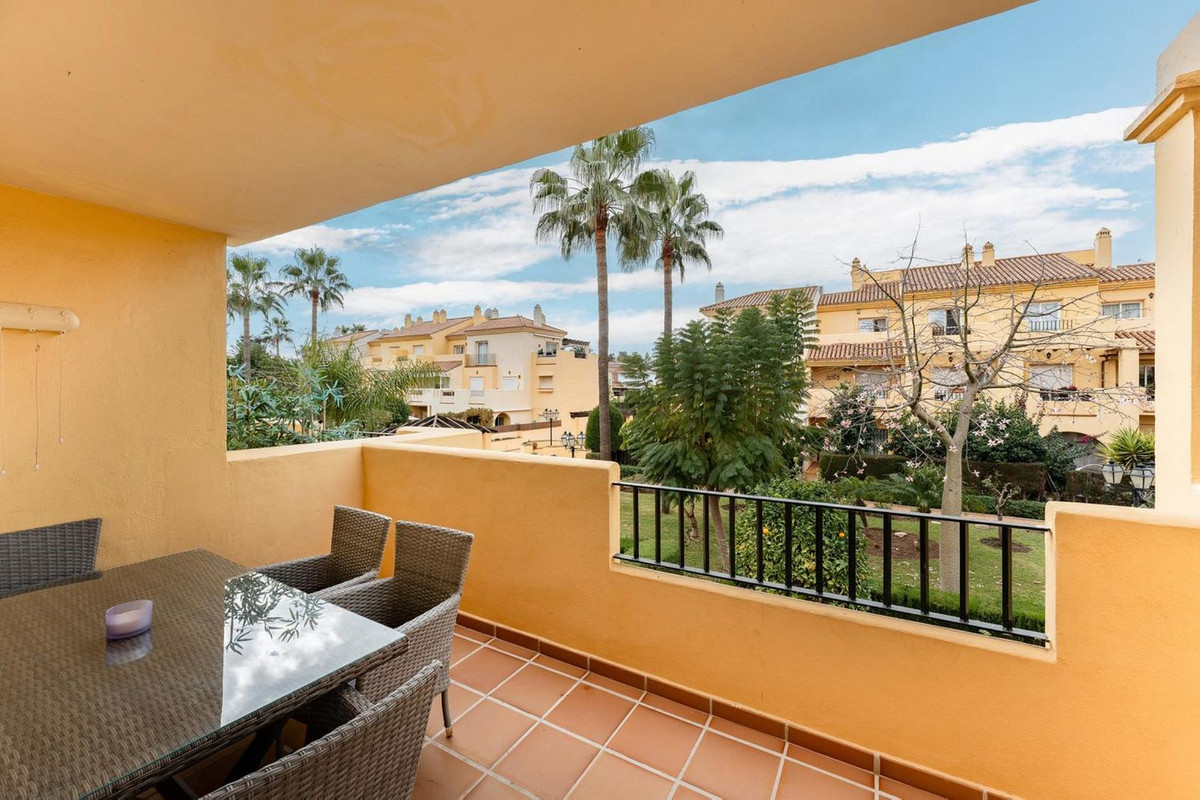 Se vende Apartamento Planta Media de 2 dormitorios en Costa Del Sol, Málaga, España