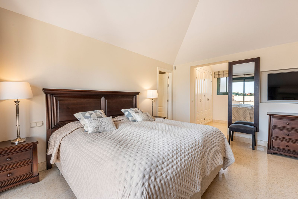 3 Bed Apartment for sale in Benahavís Costa Del Sol, Málaga, Spain