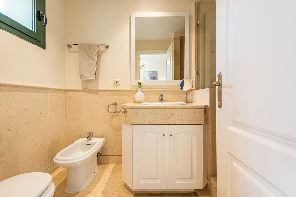 3 Bed Apartment for sale in Benahavís Costa Del Sol, Málaga, Spain