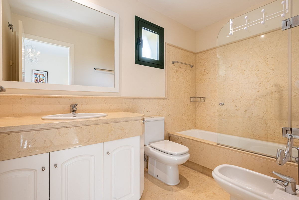 3 Bed Apartment for sale in Benahavís Costa Del Sol, Málaga, Spain