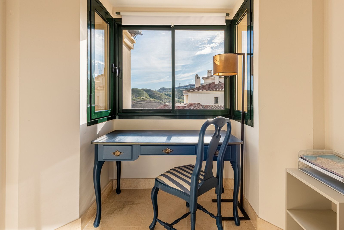 3 Bed Apartment for sale in Benahavís Costa Del Sol, Málaga, Spain