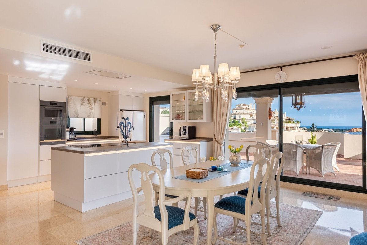3 Bed Apartment for sale in Benahavís Costa Del Sol, Málaga, Spain