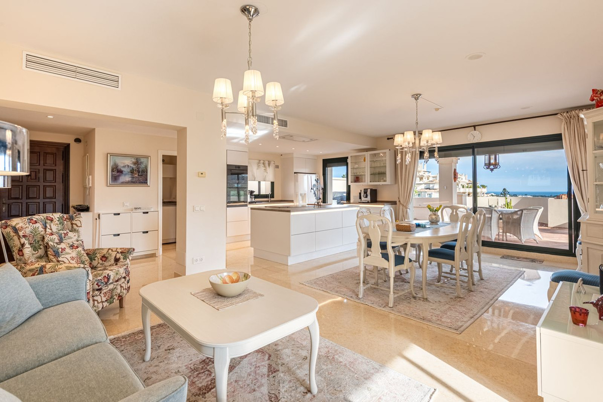 3 Bed Apartment for sale in Benahavís Costa Del Sol, Málaga, Spain