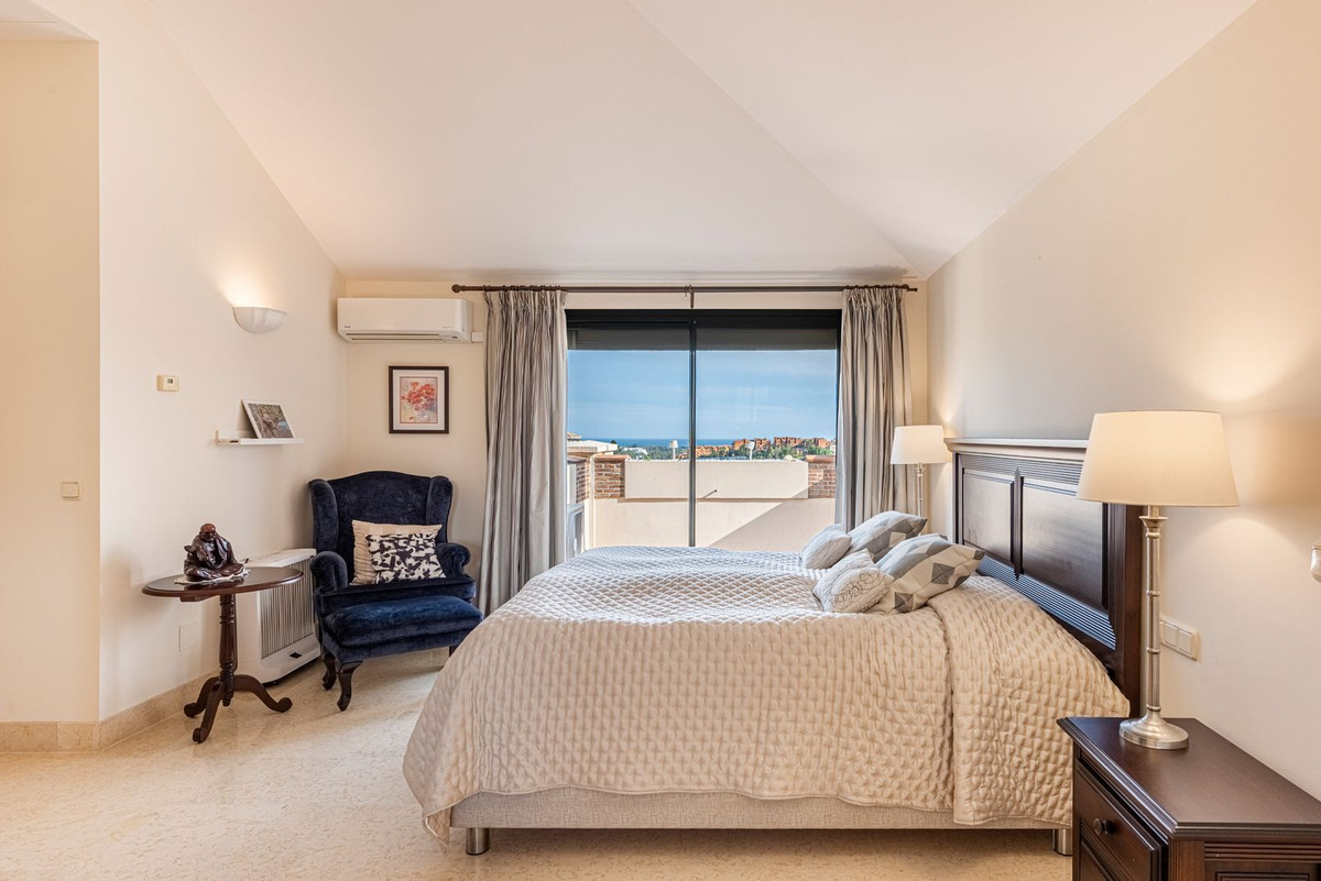 3 Bed Apartment for sale in Benahavís Costa Del Sol, Málaga, Spain