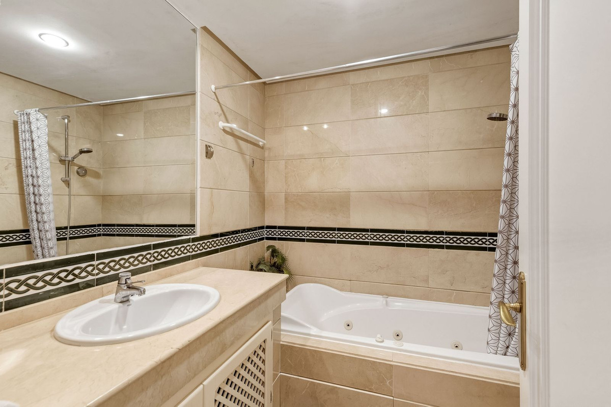 2 Bed Apartment for sale in Los Arqueros Costa Del Sol, Málaga, Spain