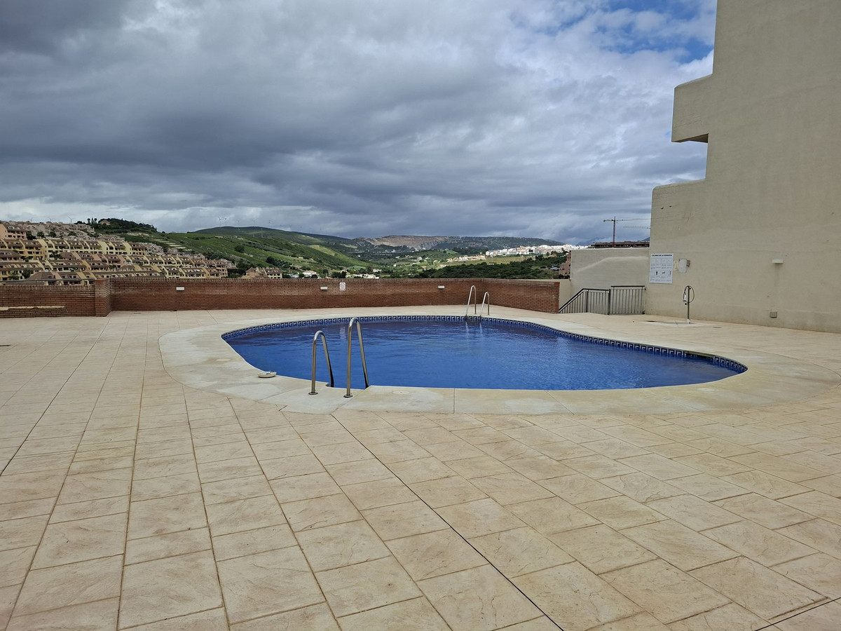 3 Bed Apartment for sale in La Duquesa Costa Del Sol, Málaga, Spain