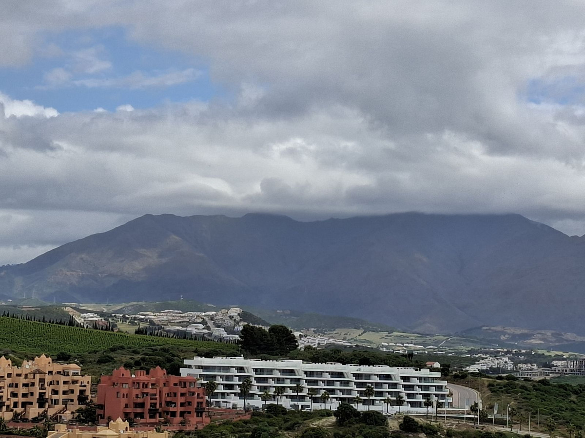 3 Bed Apartment for sale in La Duquesa Costa Del Sol, Málaga, Spain