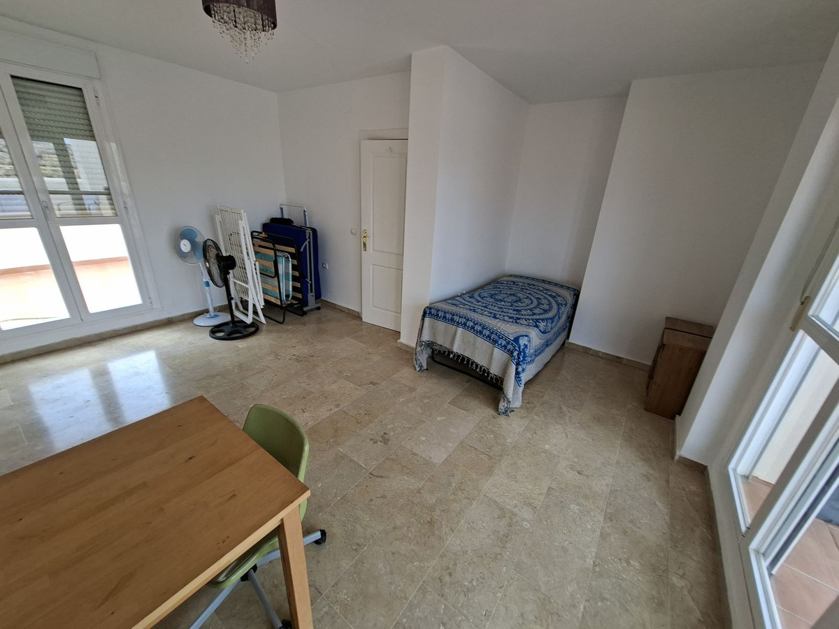 3 Bed Apartment for sale in La Duquesa Costa Del Sol, Málaga, Spain