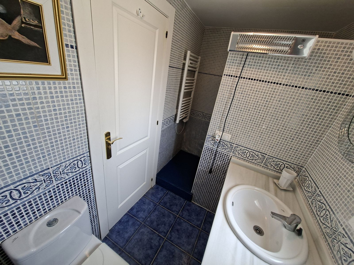 3 Bed Apartment for sale in La Duquesa Costa Del Sol, Málaga, Spain