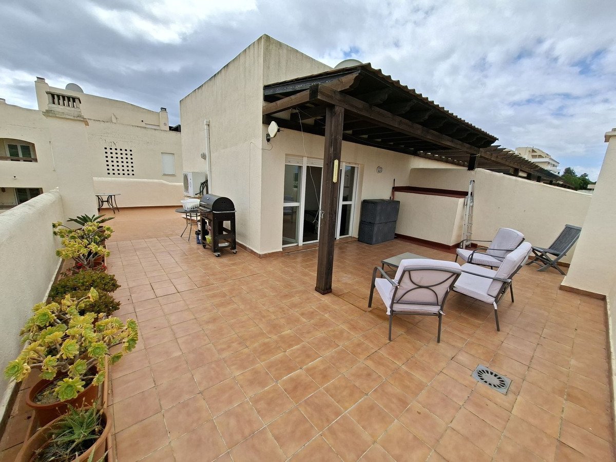 3 Bed Apartment for sale in La Duquesa Costa Del Sol, Málaga, Spain