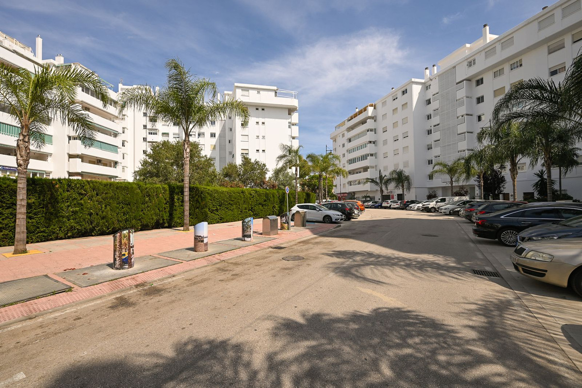 4 Bed Apartment for sale in Fuengirola Costa Del Sol, Málaga, Spain