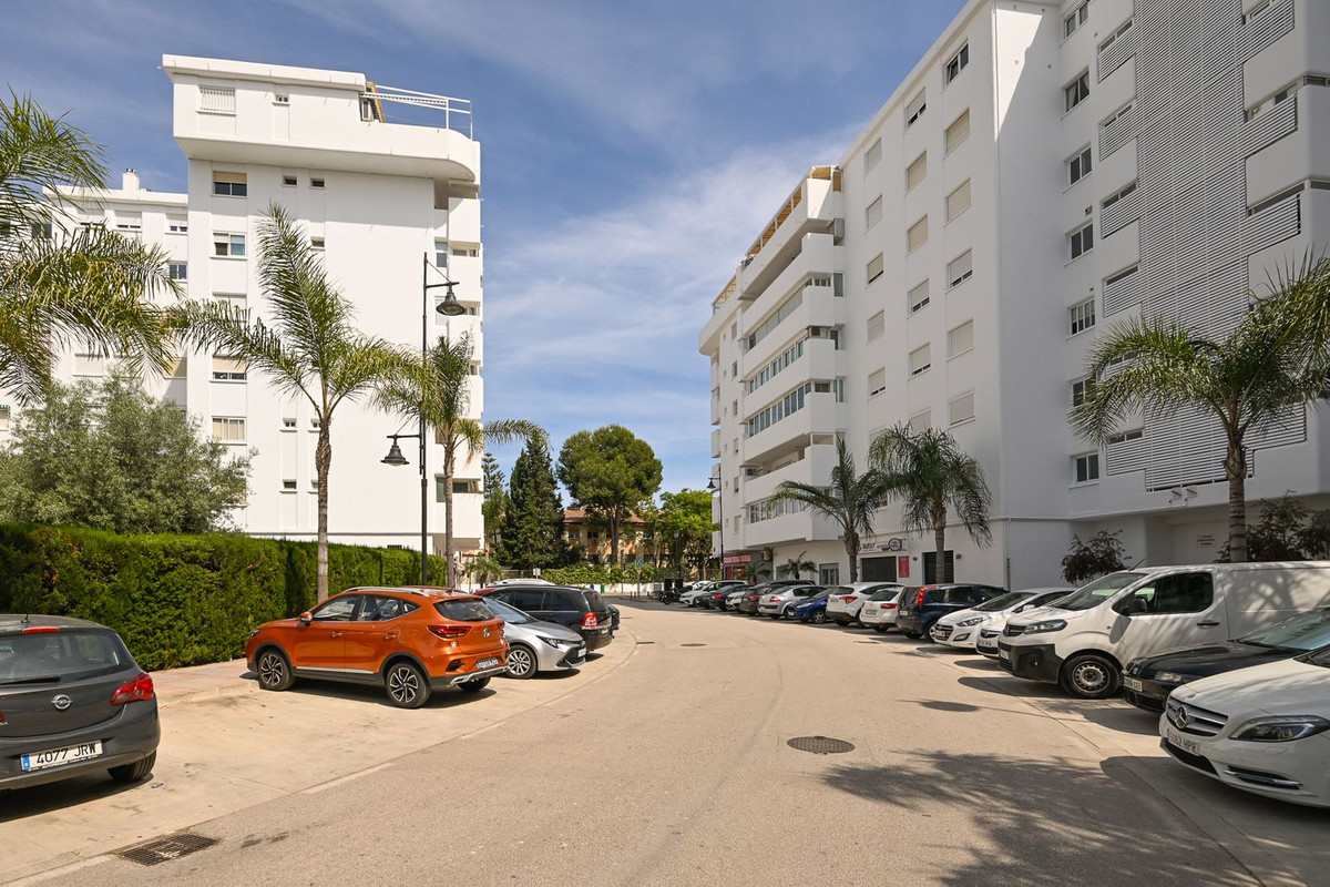 4 Bed Apartment for sale in Fuengirola Costa Del Sol, Málaga, Spain
