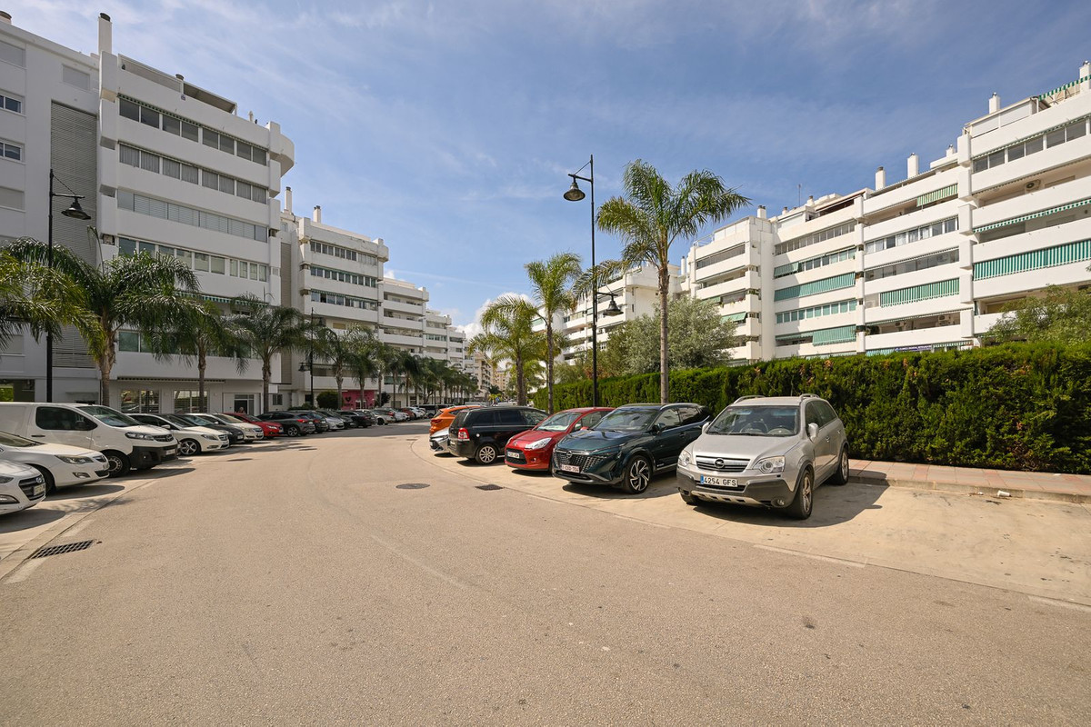 4 Bed Apartment for sale in Fuengirola Costa Del Sol, Málaga, Spain
