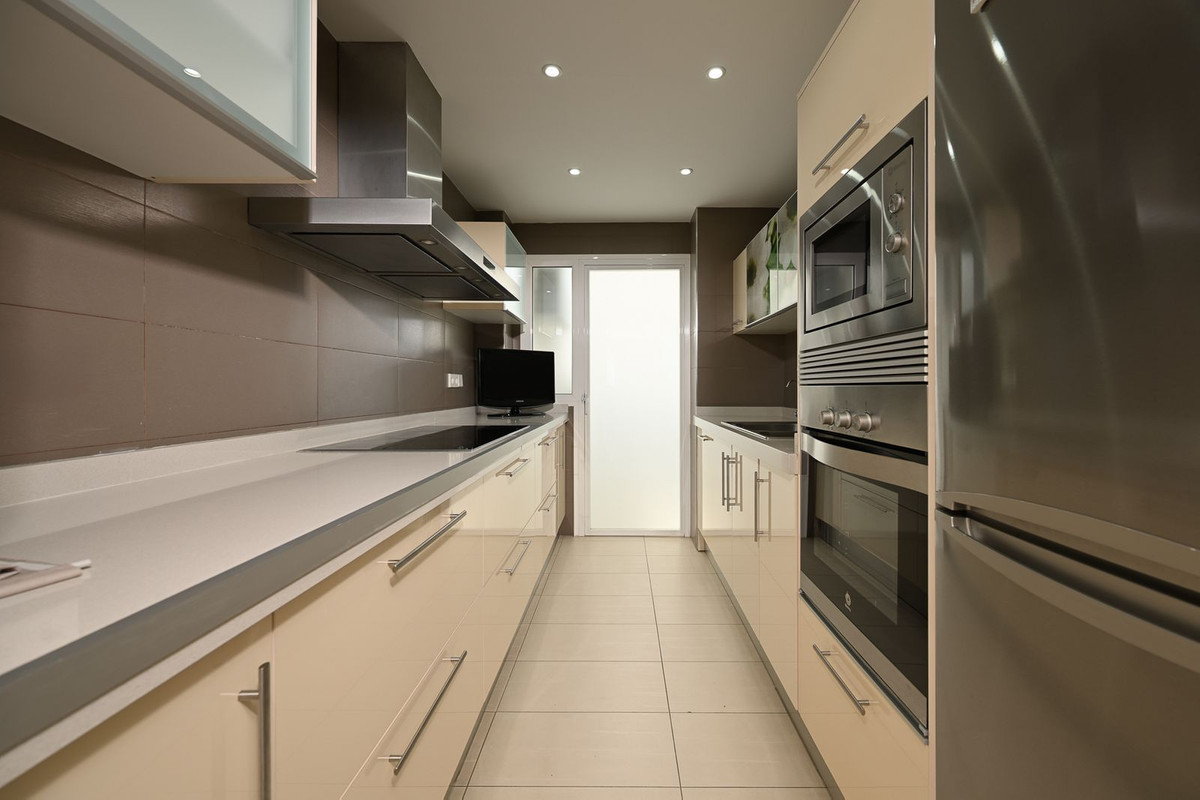 4 Bed Apartment for sale in Fuengirola Costa Del Sol, Málaga, Spain