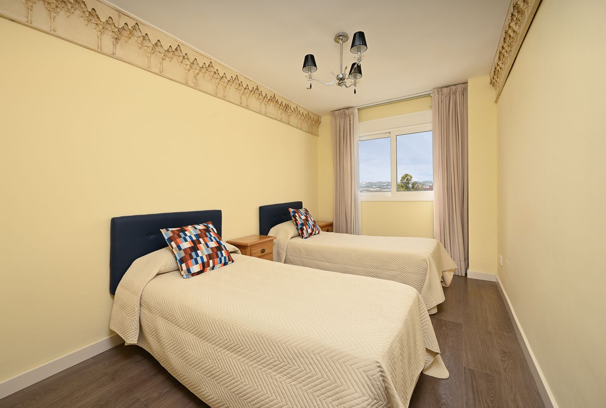 4 Bed Apartment for sale in Fuengirola Costa Del Sol, Málaga, Spain