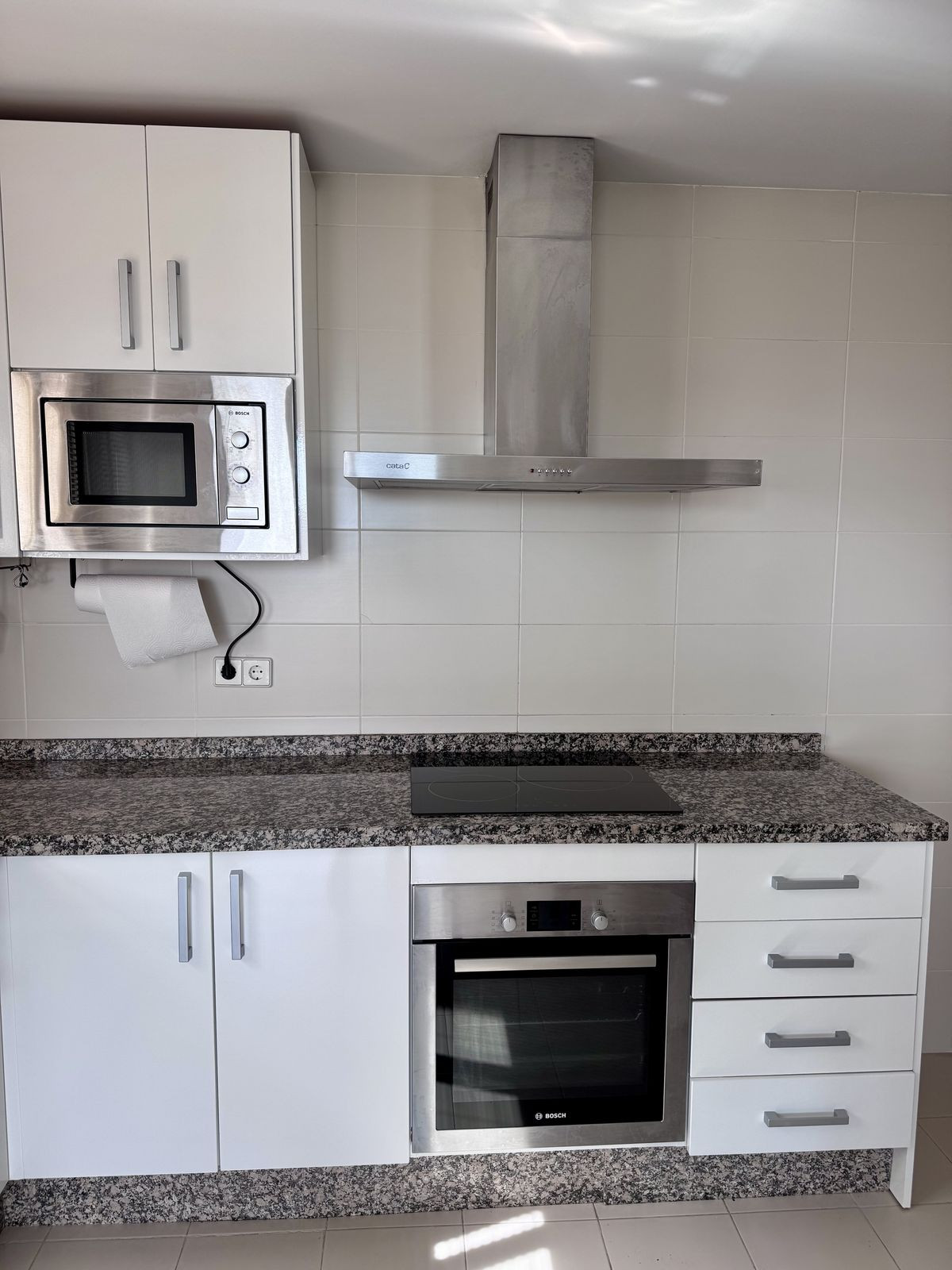 Se vende Apartamento Planta Media de 2 dormitorios en Costa Del Sol, Málaga, España